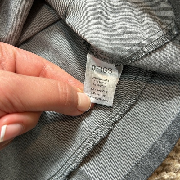 FIGS Charcoal Cusco Limited Edition Scrub Top - Picture 5 of 6